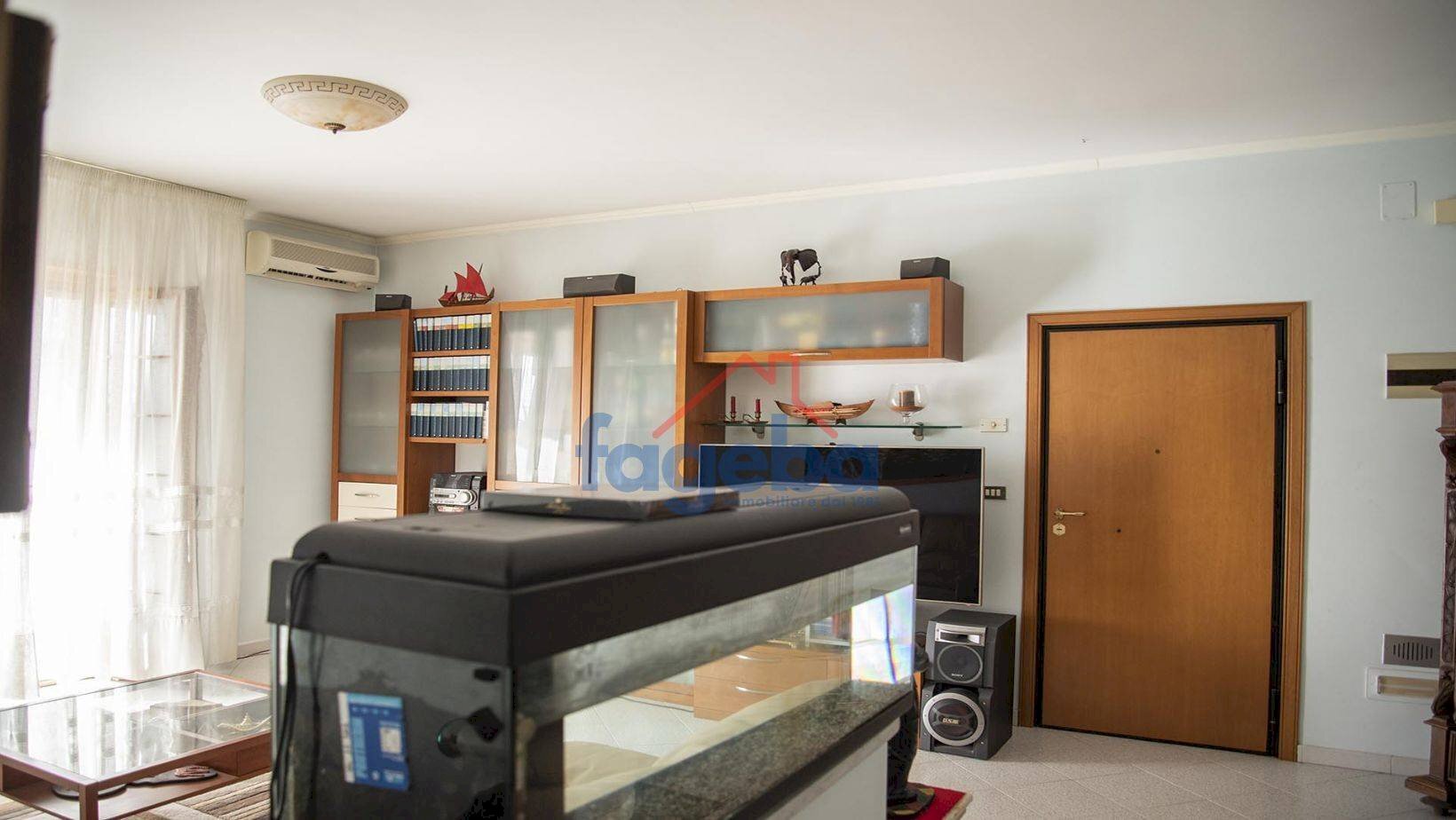 Foto 3 - Three-room apartment VIA GRAMSCI
 
84, Trani - photo 2