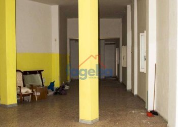 Foto 6 - Magazzino corso imbriani
 
90, Trani - foto 5