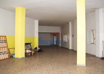 Foto 8 - Magazzino corso imbriani
 
90, Trani - foto 7