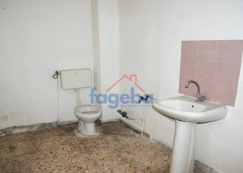 Foto 13 - Magazzino corso imbriani
 
90, Trani - foto 12