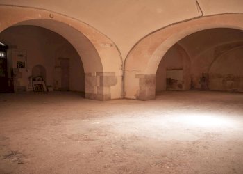 Foto 11 - Locale Commerciale VIA UMBERTO
 
11, Trani - foto 10