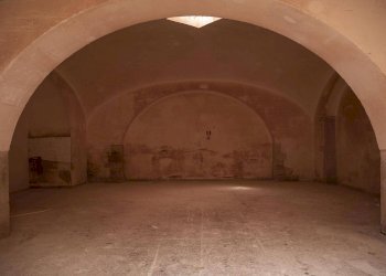 Foto 12 - Locale Commerciale VIA UMBERTO
 
11, Trani - foto 11