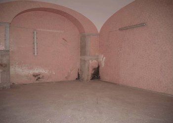 Foto 17 - Locale Commerciale VIA UMBERTO
 
11, Trani - foto 16