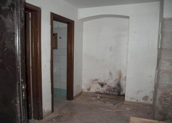 Foto 18 - Locale Commerciale VIA UMBERTO
 
11, Trani - foto 17