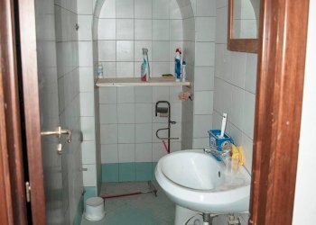 Foto 20 - Locale Commerciale VIA UMBERTO
 
11, Trani - foto 19