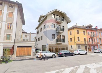 Edificio all\'aperto - Negozio via dante alighieri
 
19, Asiago - foto 11
