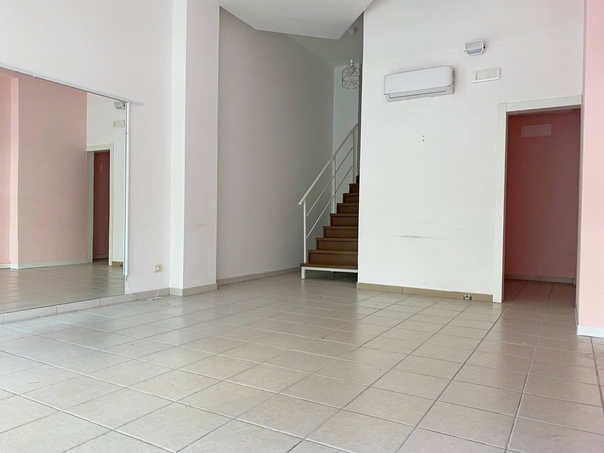 Foto 3 - Commercial Premises Via Gasbarrini
 
4, Giulianova - photo 3