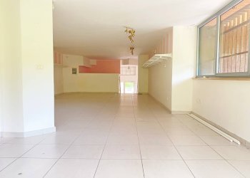 Foto 12 - Commercial Premises Via Gasbarrini
 
4, Giulianova - photo 12