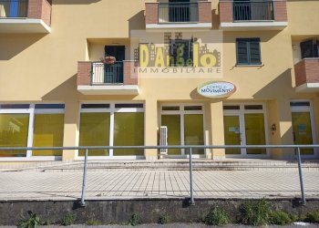 Foto 2 - Locale Commerciale Via palmiro togliatti
 
92, Offida - foto 2