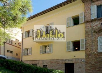 Foto 1 - Independent house Piazza Vallorani, Offida - photo 1