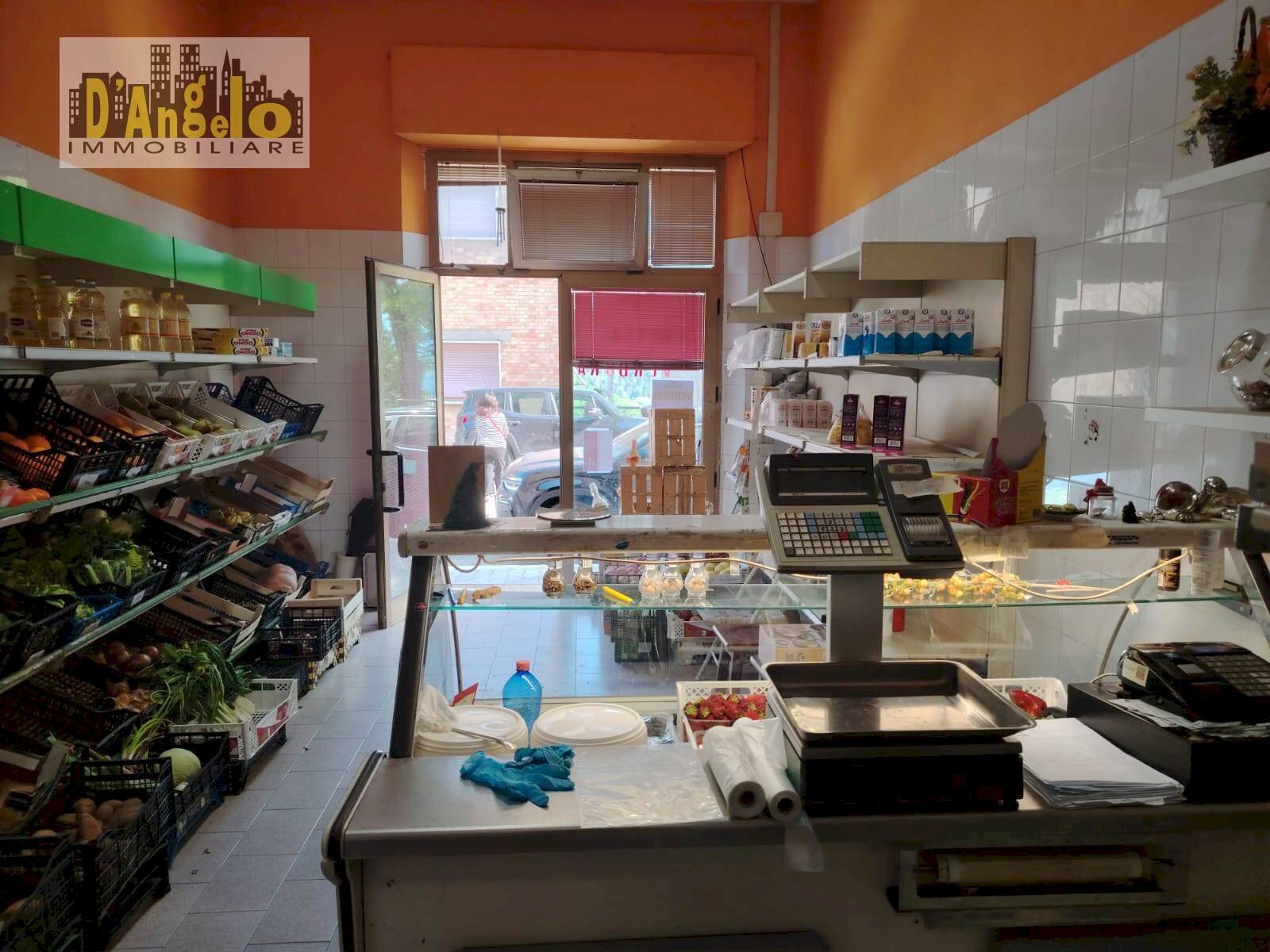 Foto 3 - Commercial Premises via borgo gabribaldi, Castignano - photo 3