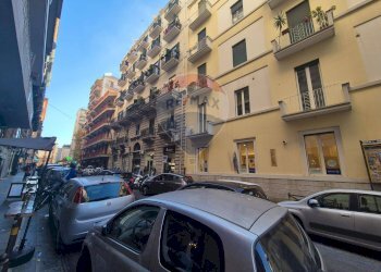 Edificio all\'aperto - Locale Commerciale Via Kerbaker
 
84, Napoli - foto 1