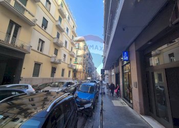 Edificio all\'aperto - Locale Commerciale Via Kerbaker
 
84, Napoli - foto 2