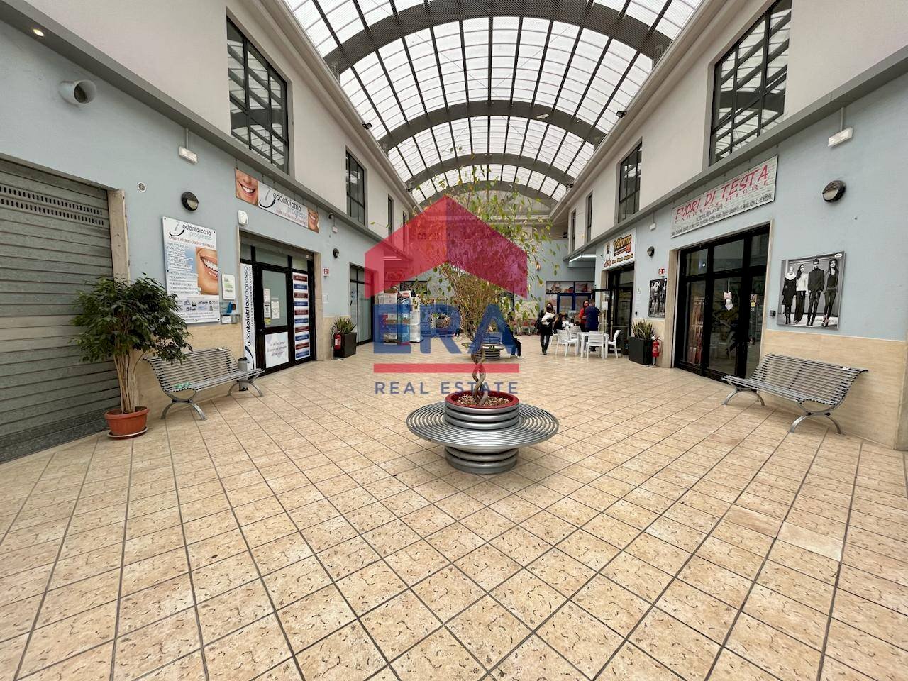 Foto 3 - Locale Commerciale Via A. De Gasperi
 
4, Pomezia - foto 3