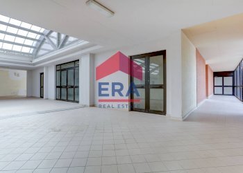 Foto 10 - Locale Commerciale Via A. De Gasperi
 
4, Pomezia - foto 9