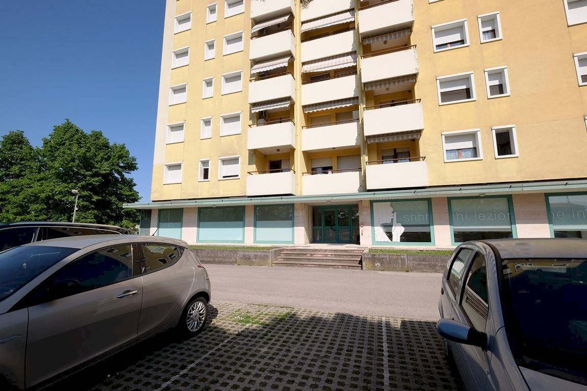 Foto 1 - Shop via Foscolo
 
5 C, Pordenone - photo 1