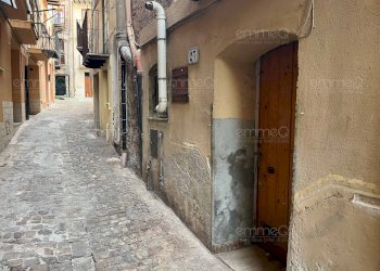 Foto 1 - Locale Commerciale via Turrisi
 
27, Castelbuono - foto 1