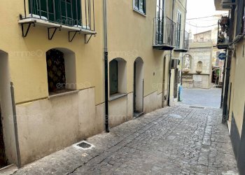 Foto 2 - Locale Commerciale via Turrisi
 
27, Castelbuono - foto 2