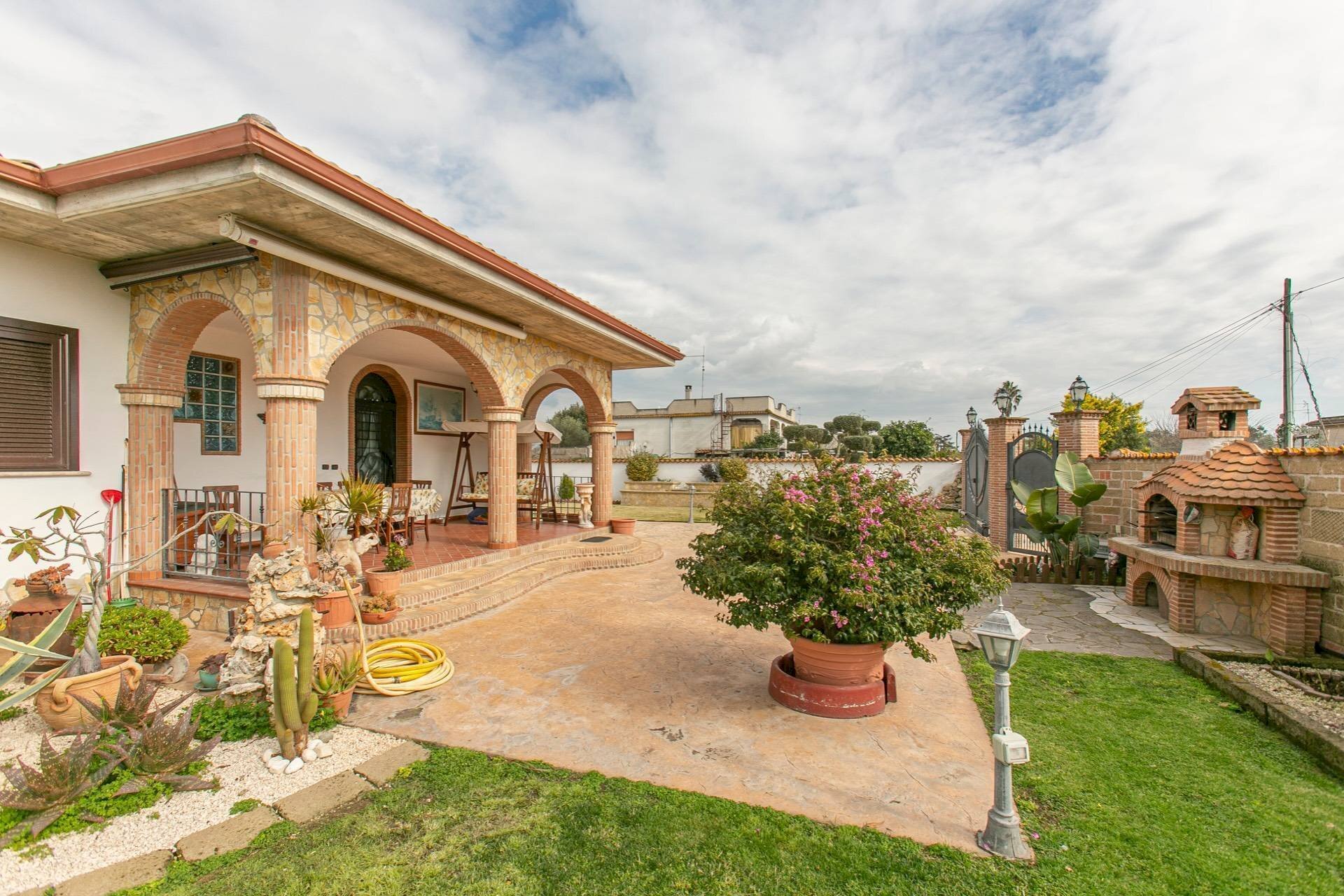 Foto 2 - Villa via stromboli
 
8, Aprilia - foto 2