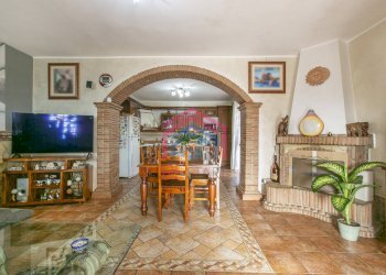 Foto 4 - Villa via stromboli
 
8, Aprilia - foto 4