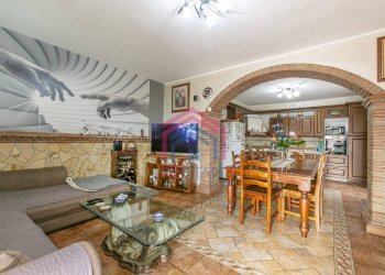 Foto 5 - Villa via stromboli
 
8, Aprilia - foto 5