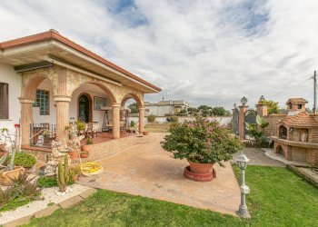 Foto 2 - Villa via stromboli
 
8, Aprilia - photo 2