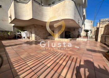 Foto 2 - Quadrilocale Via Specchiarica
 
12, Manduria - foto 2