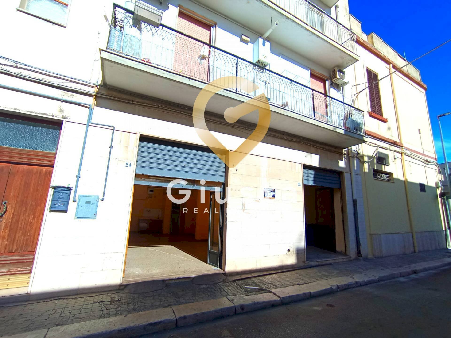 Foto 1 - Box Via Monte San Michele
 
26, Brindisi - photo 1