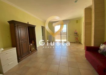 Foto 2 - Quadrilocale Via Vincenzo Gigante
 
2, Cellino San Marco - foto 2