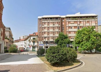 Foto 3 - Negozio Via Alessandro Volta
 
2, Gallarate - foto 3