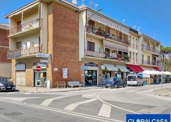 Foto 1 - Locale Commerciale Via IV Novembre angolo via F. Baracca, Grosseto - foto 1