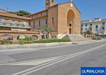 Foto 2 - Locale Commerciale Via IV Novembre angolo via F. Baracca, Grosseto - foto 2