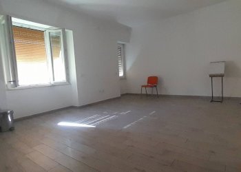 Foto 2 - Three-room apartment via ignazio lodato
 
60, Eboli - photo 2