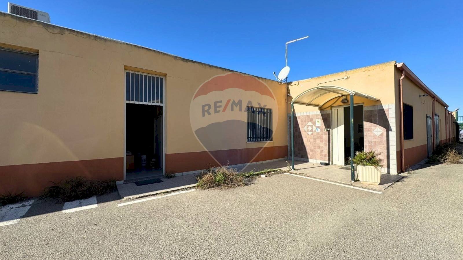 Casa all\'aperto - Ufficio S.S. 554 km 4, 200, Selargius - foto 1