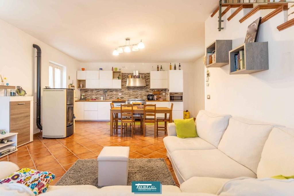 Salone - Three-room apartment Località Camuccioni, Fontaneto d'Agogna - photo 2