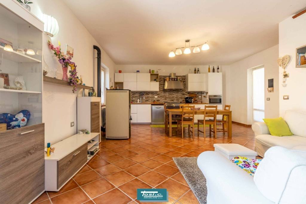 Salone - Three-room apartment Località Camuccioni, Fontaneto d'Agogna - photo 3