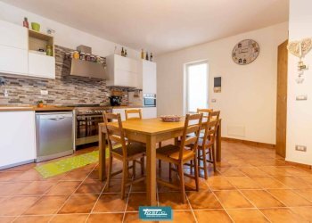 Cucina - Trilocale Località Camuccioni, Fontaneto d'Agogna - foto 4