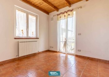 Camera da letto - Trilocale Località Camuccioni, Fontaneto d'Agogna - foto 9