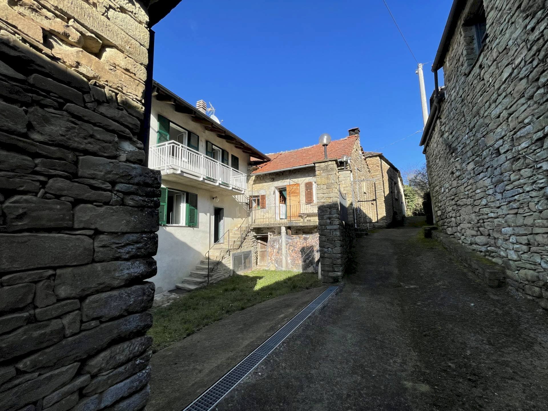 Foto 2 - Casa indipendente regione castagnito
 
17, Pezzolo Valle Uzzone - foto 2