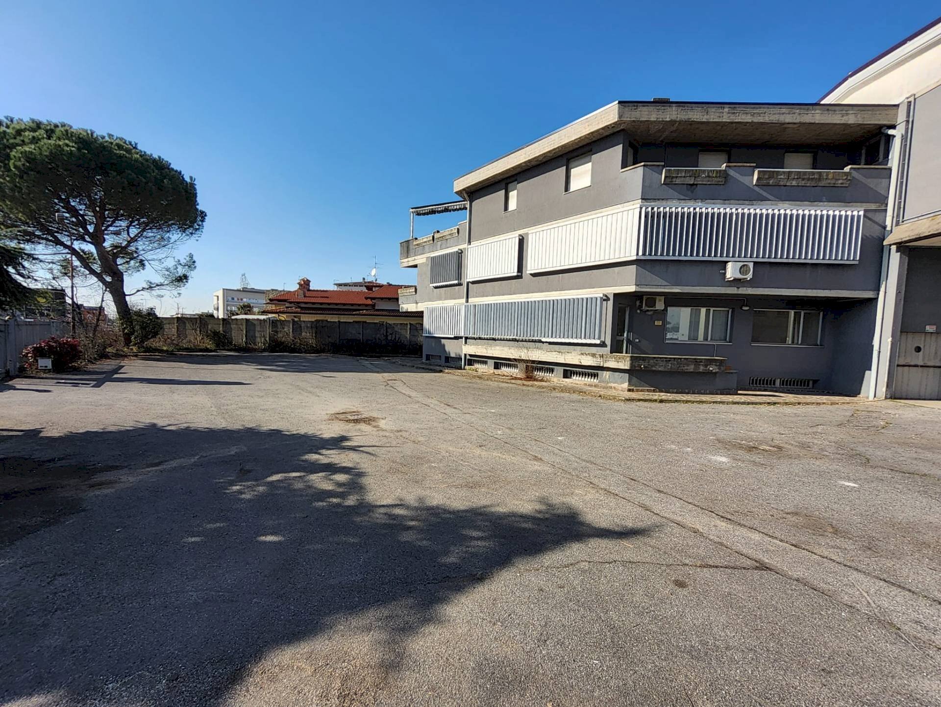 Foto 2 - Capannone via provinciale
 
10, Lallio - foto 2