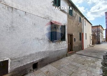 Facciata palazzina - Casa indipendente VIA DELLA TORRE
 
35, Roccastrada - foto 3
