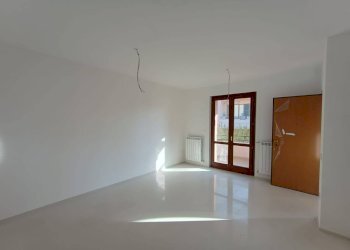 Foto 1 - Trilocale via Roma
 
95, Terre Roveresche - foto 1