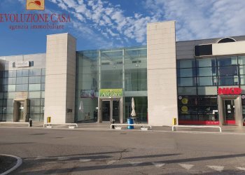 Foto 1 - Locale Commerciale udine
 
27, Gradisca d'Isonzo - foto 1