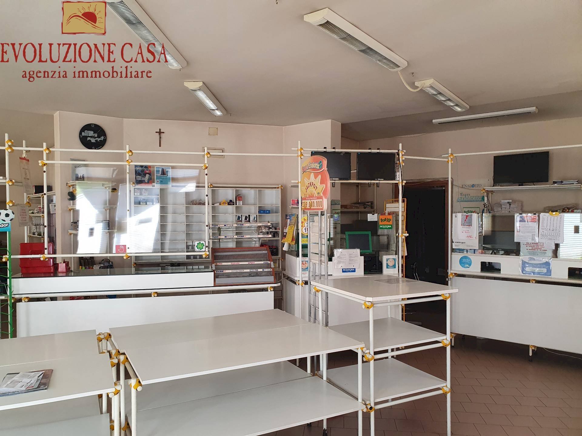 Foto 3 - Locale Commerciale piazza ss martiri
 
4, San Canzian d'Isonzo - foto 3