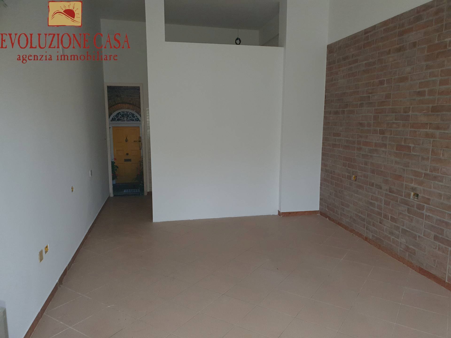 Foto 2 - Locale Commerciale viale trieste, Gradisca d'Isonzo - foto 2