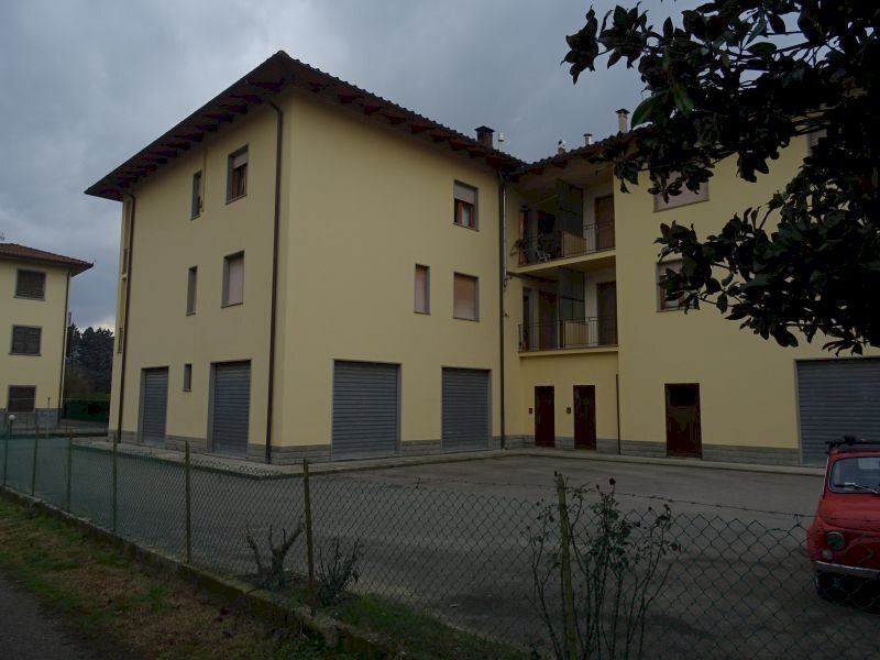 Foto 1 - Magazzino Via Bixio, Poppi - foto 1