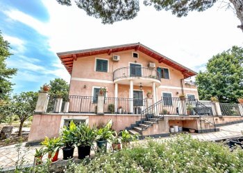 Foto 1 - Villa via vecchiuzzi
 
snc, Aci Bonaccorsi - foto 1