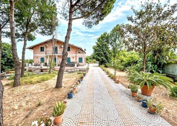 Foto 3 - Villa via vecchiuzzi
 
snc, Aci Bonaccorsi - foto 3