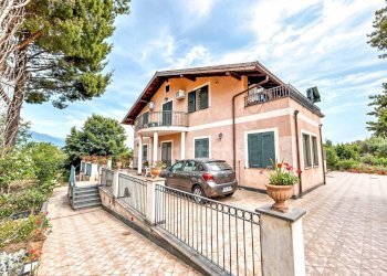 Foto 4 - Villa via vecchiuzzi
 
snc, Aci Bonaccorsi - foto 4