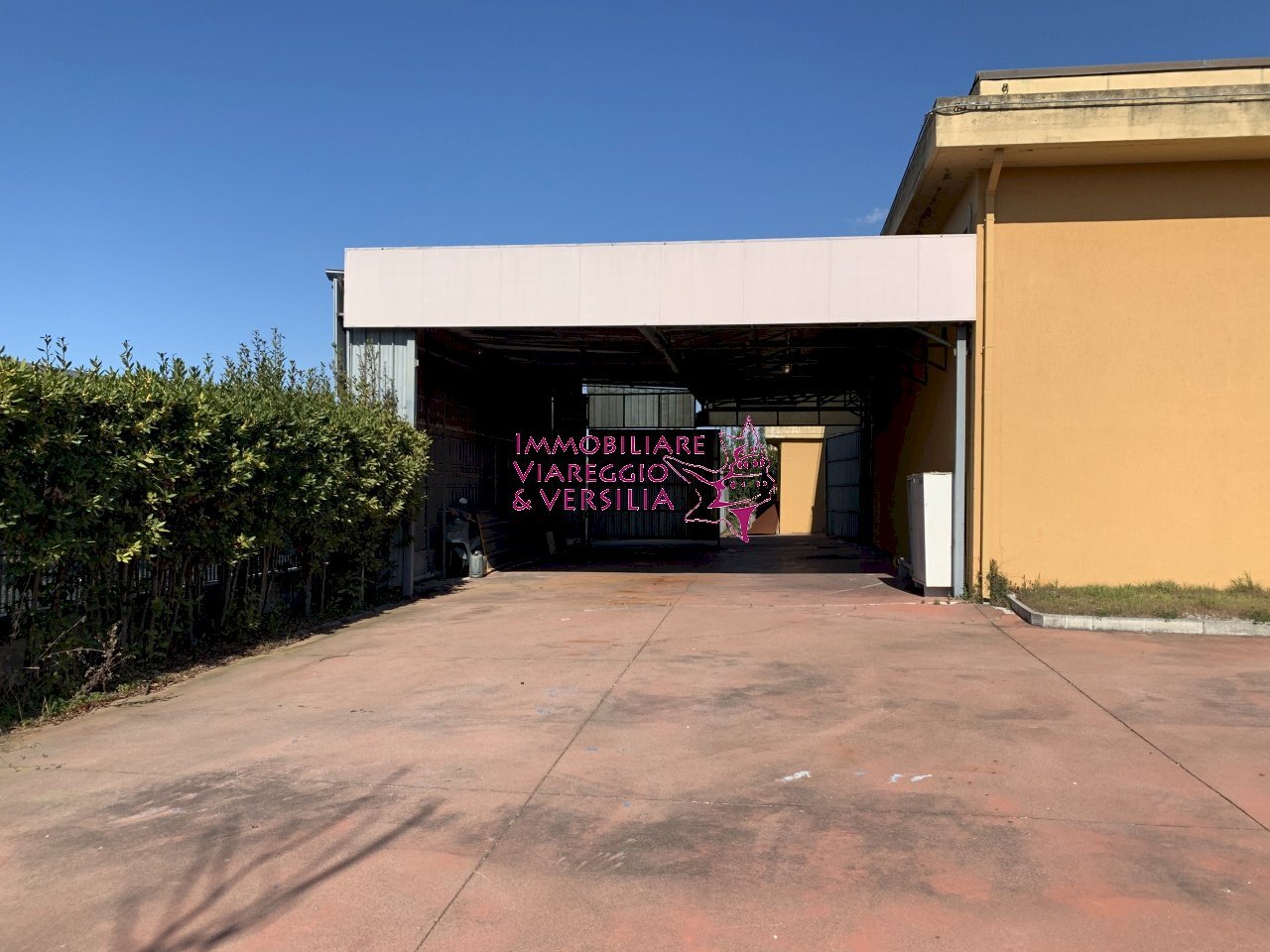 Esterno con tettoia - Magazzino via dei falegnami, Camaiore - foto 2